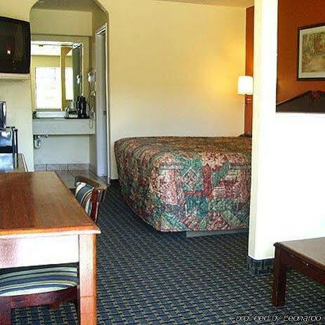 Oxford And Nasa Motel 2*